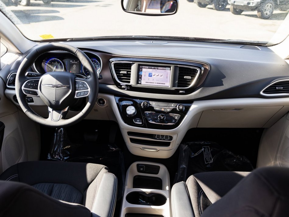 CHRYSLER Grand Caravan SXT 2C4RC1ZG9NR134538 105913