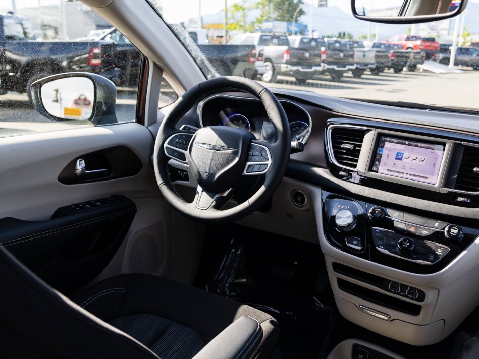 CHRYSLER Grand Caravan SXT 2C4RC1ZG9NR134538 105914