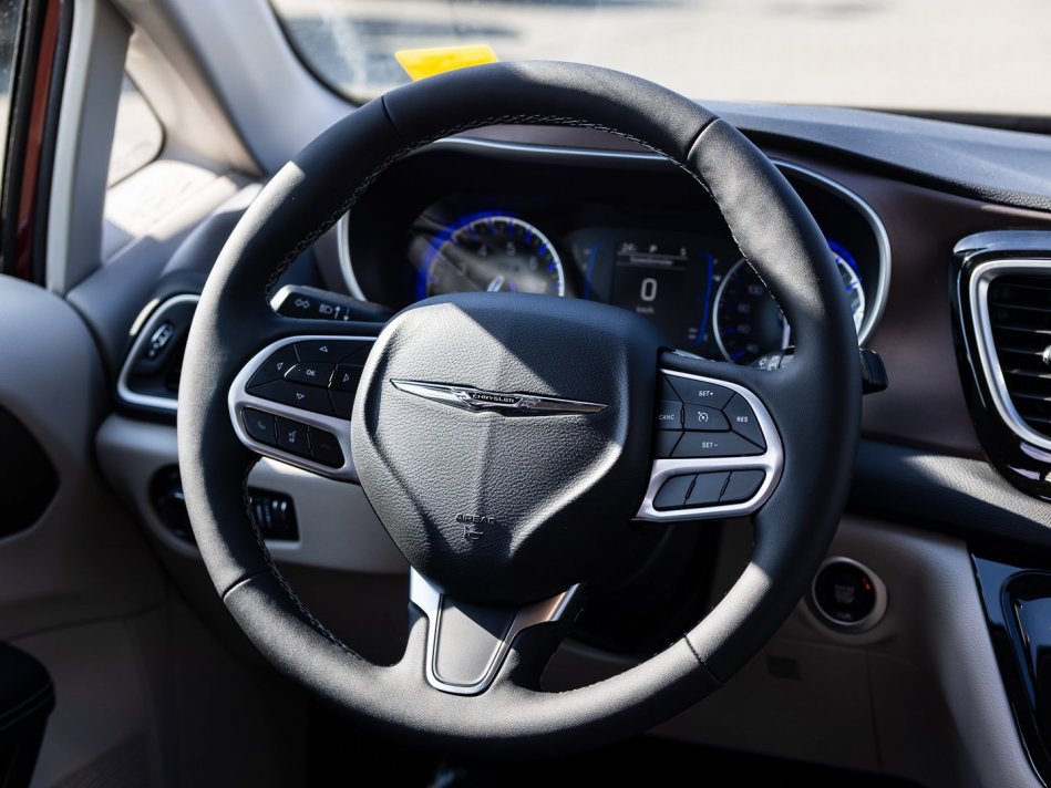 CHRYSLER Grand Caravan SXT 2C4RC1ZG9NR134538 105915