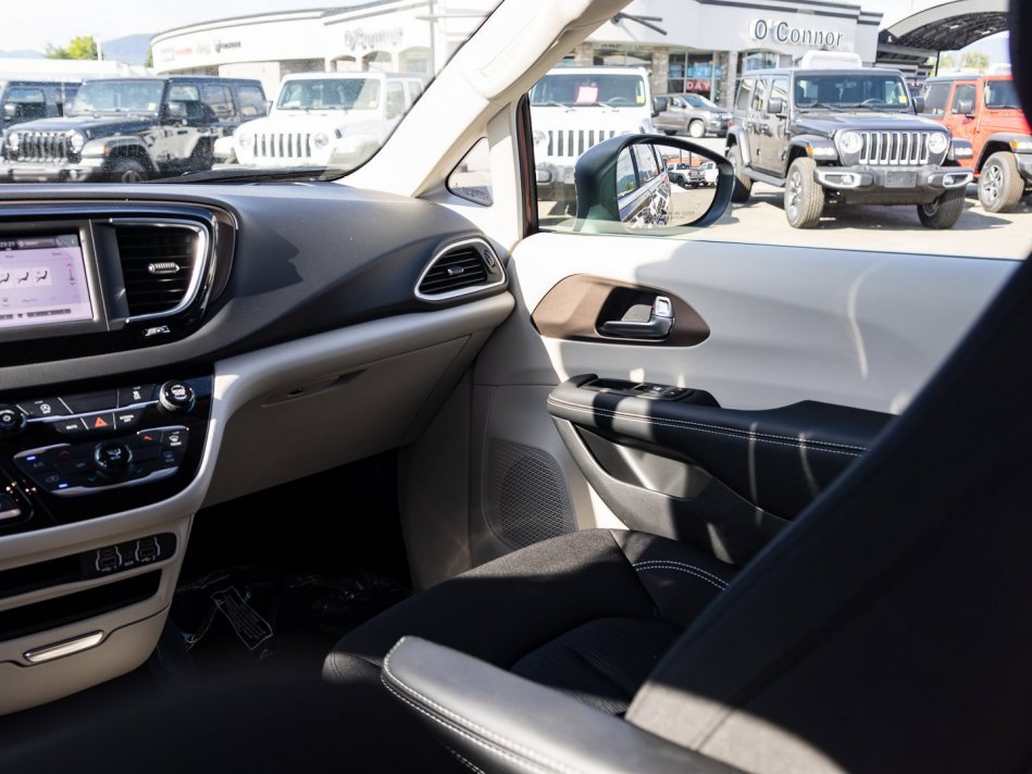 CHRYSLER Grand Caravan SXT 2C4RC1ZG9NR134538 105916