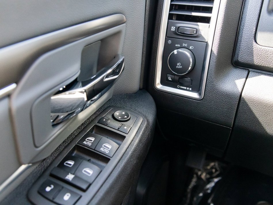 RAM 1500 Classic SLT 1C6RR7TT3NS168942 106081