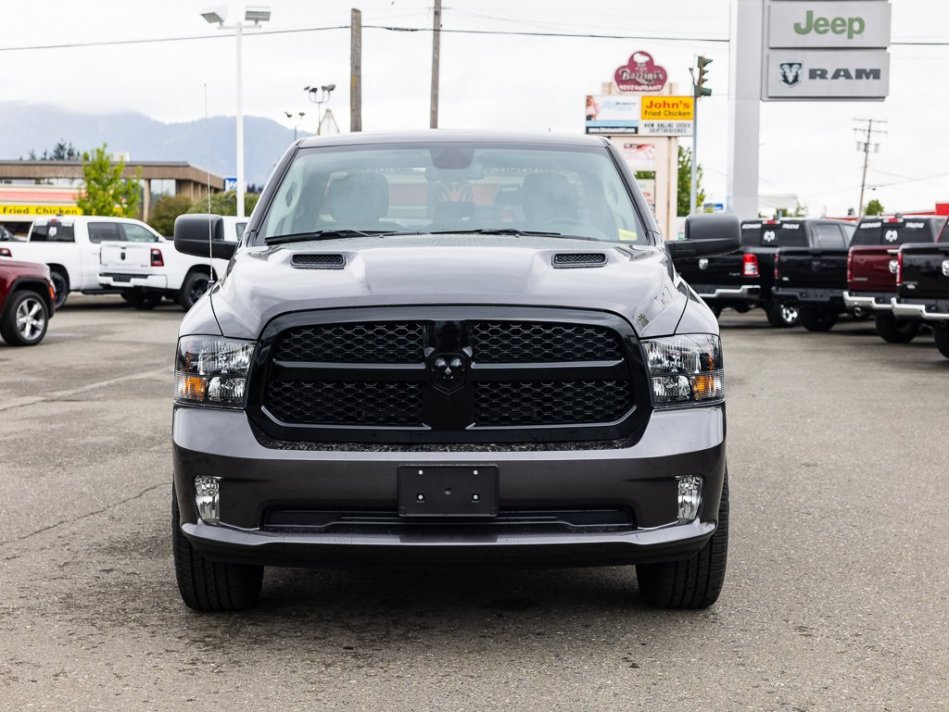 RAM 1500 Classic Night Edition 1C6RR7FT1NS171463 105577