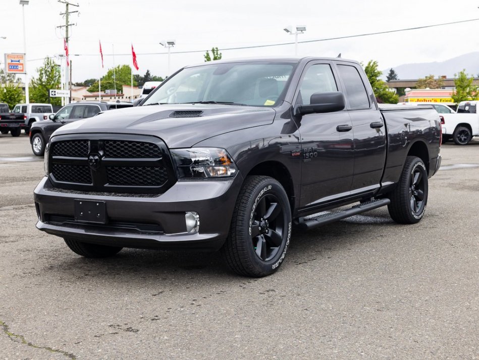 RAM 1500 Classic Night Edition 1C6RR7FT1NS171463 105578