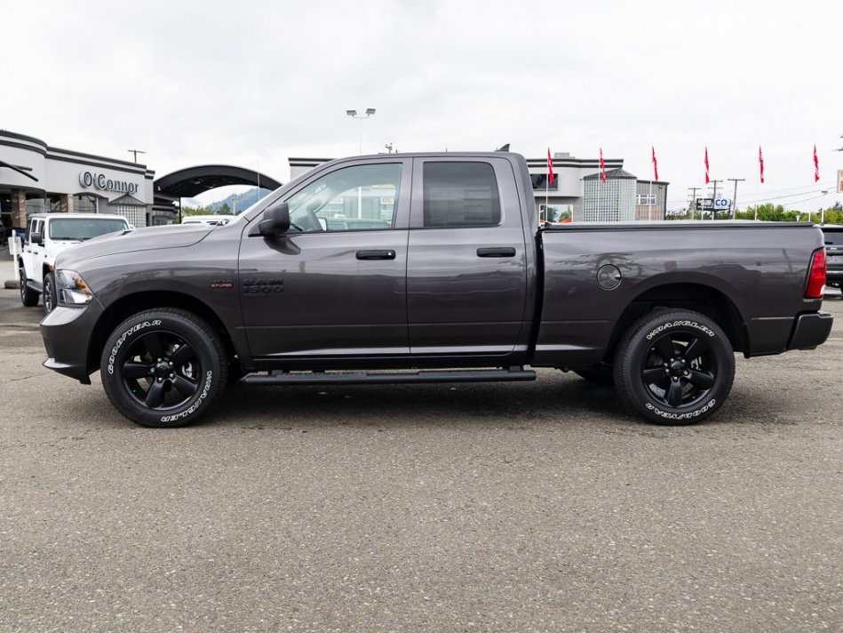 RAM 1500 Classic Night Edition 1C6RR7FT1NS171463 105579