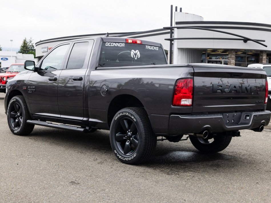 RAM 1500 Classic Night Edition 1C6RR7FT1NS171463 105580