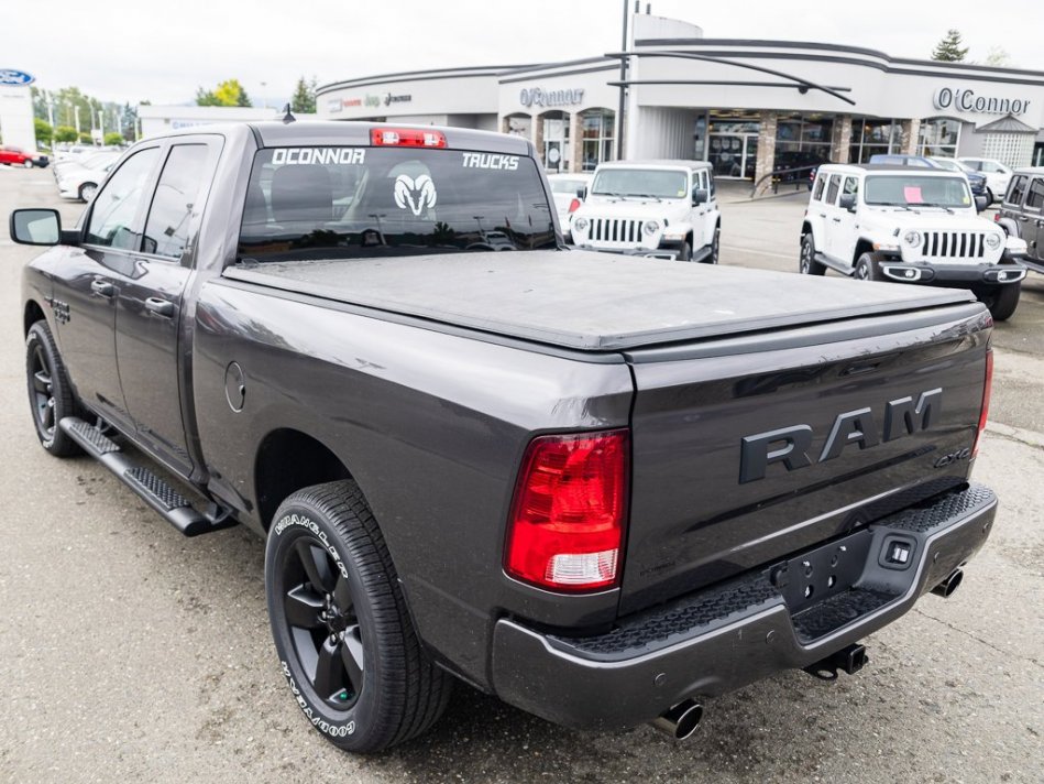 RAM 1500 Classic Night Edition 1C6RR7FT1NS171463 105583