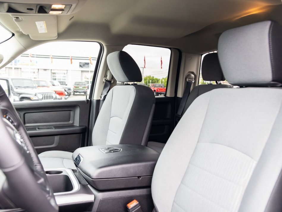 RAM 1500 Classic Night Edition 1C6RR7FT1NS171463 105586