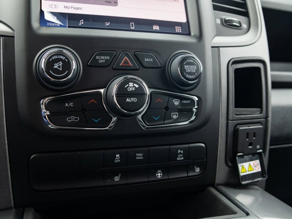 RAM 1500 Classic Night Edition 1C6RR7FT1NS171463 105590