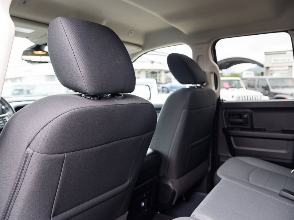 RAM 1500 Classic Night Edition 1C6RR7FT1NS171463 105594