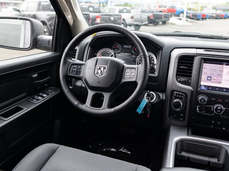 RAM 1500 Classic Night Edition 1C6RR7FT1NS171463 105596