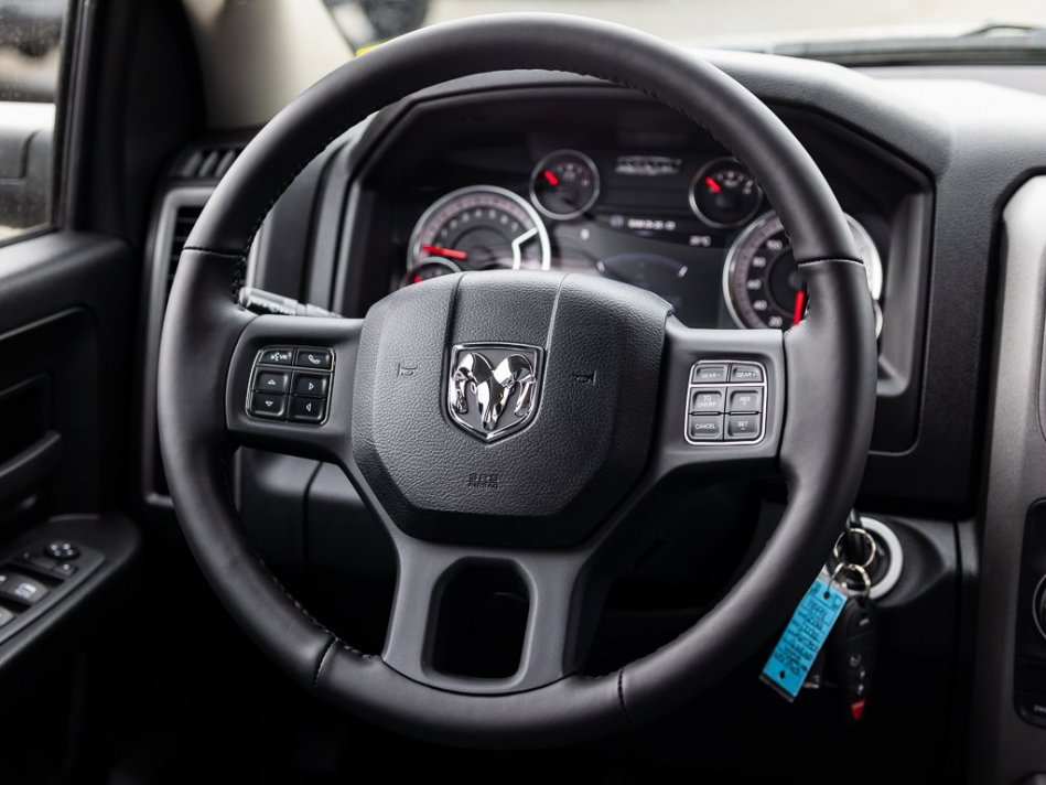 RAM 1500 Classic Night Edition 1C6RR7FT1NS171463 105597