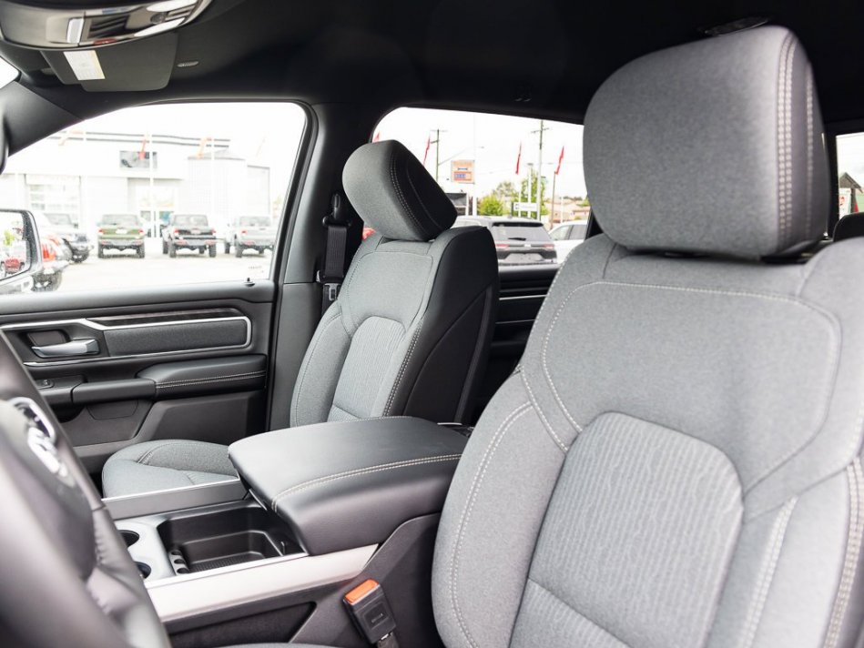 RAM 1500 Big Horn 1C6RRFFG1NN308087 105826