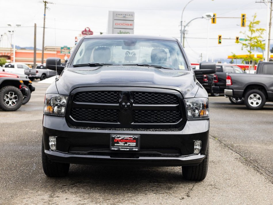 RAM 1500 Classic Night Edition 1C6RR7FG2NS174701 105794