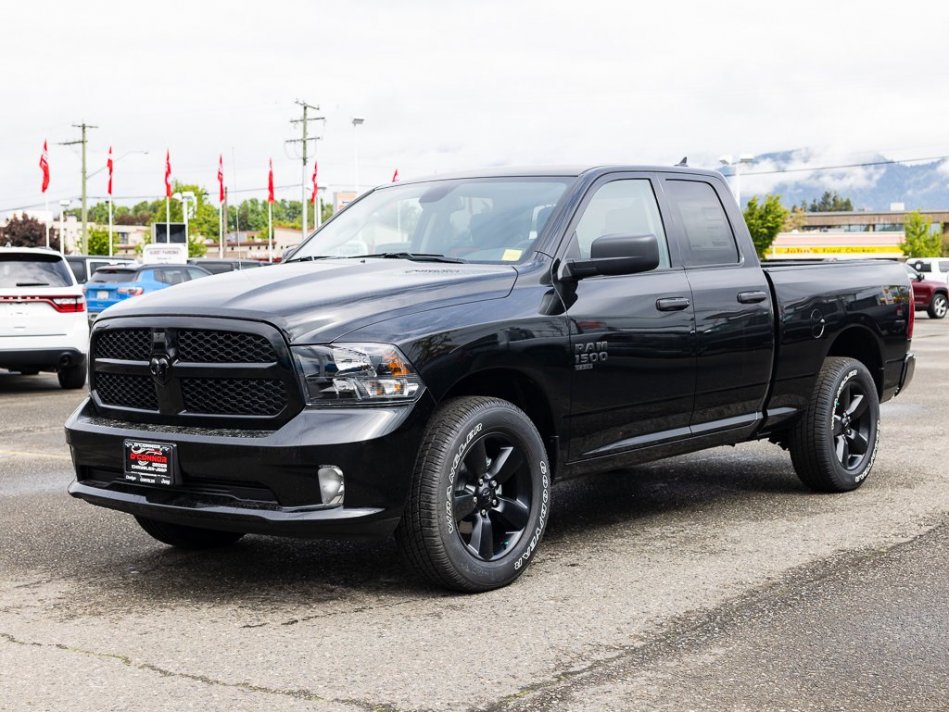 RAM 1500 Classic Night Edition 1C6RR7FG2NS174701 105795