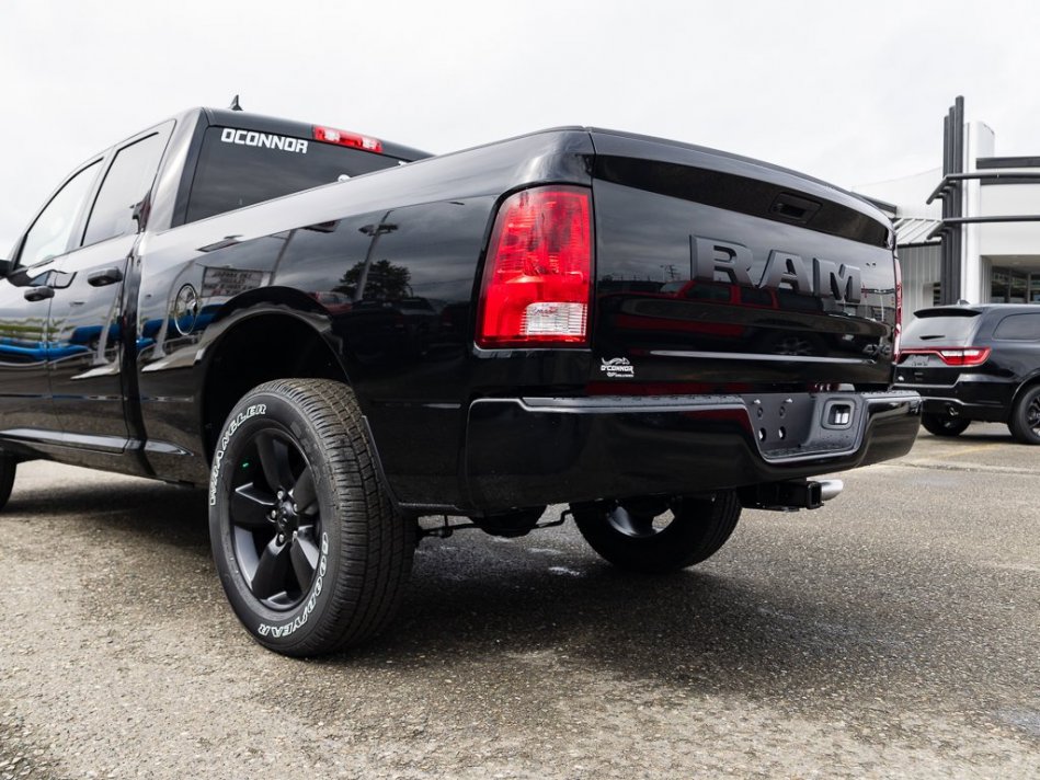 RAM 1500 Classic Night Edition 1C6RR7FG2NS174701 105799