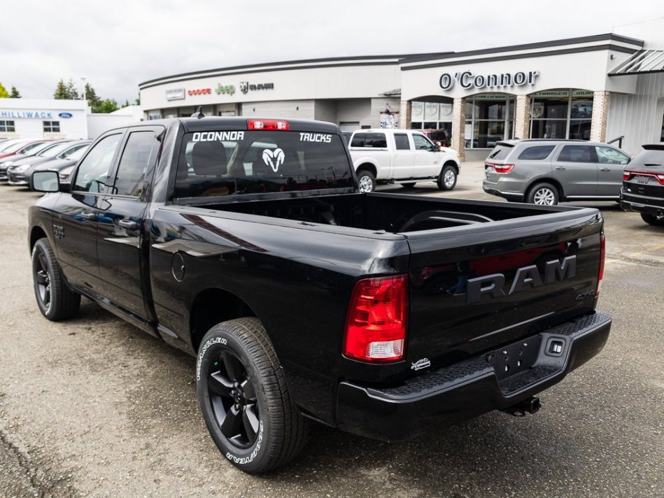 RAM 1500 Classic Night Edition 1C6RR7FG2NS174701 105800