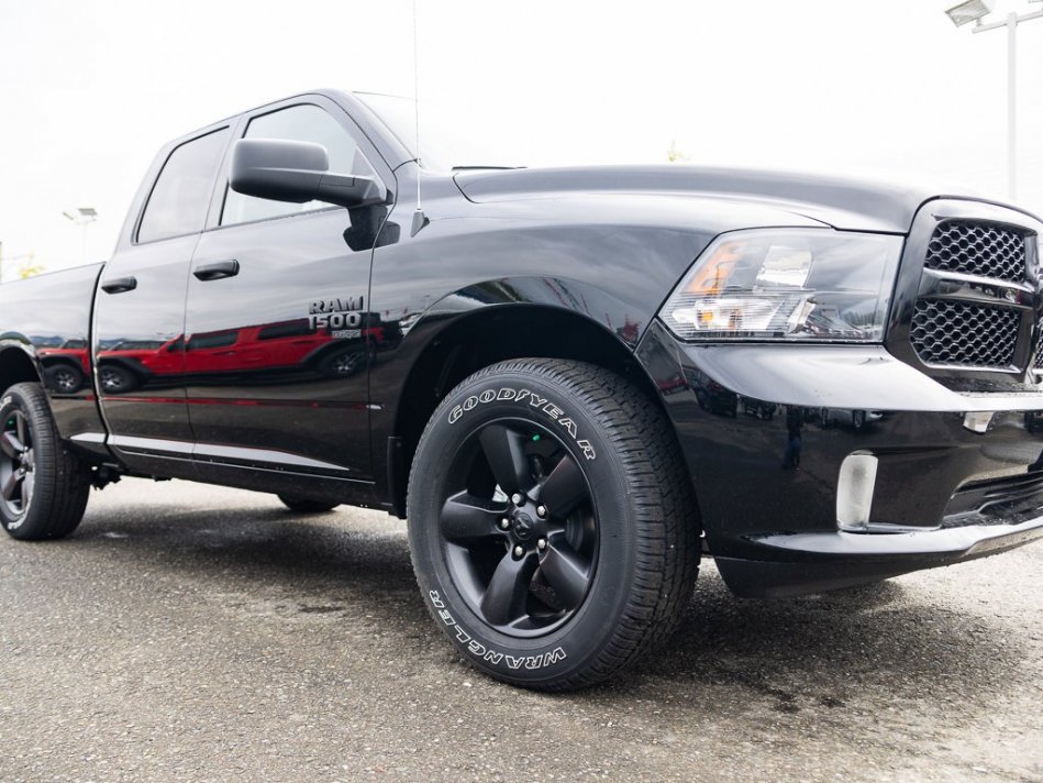 RAM 1500 Classic Night Edition 1C6RR7FG2NS174701 105801