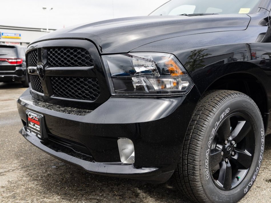 RAM 1500 Classic Night Edition 1C6RR7FG2NS174701 105802