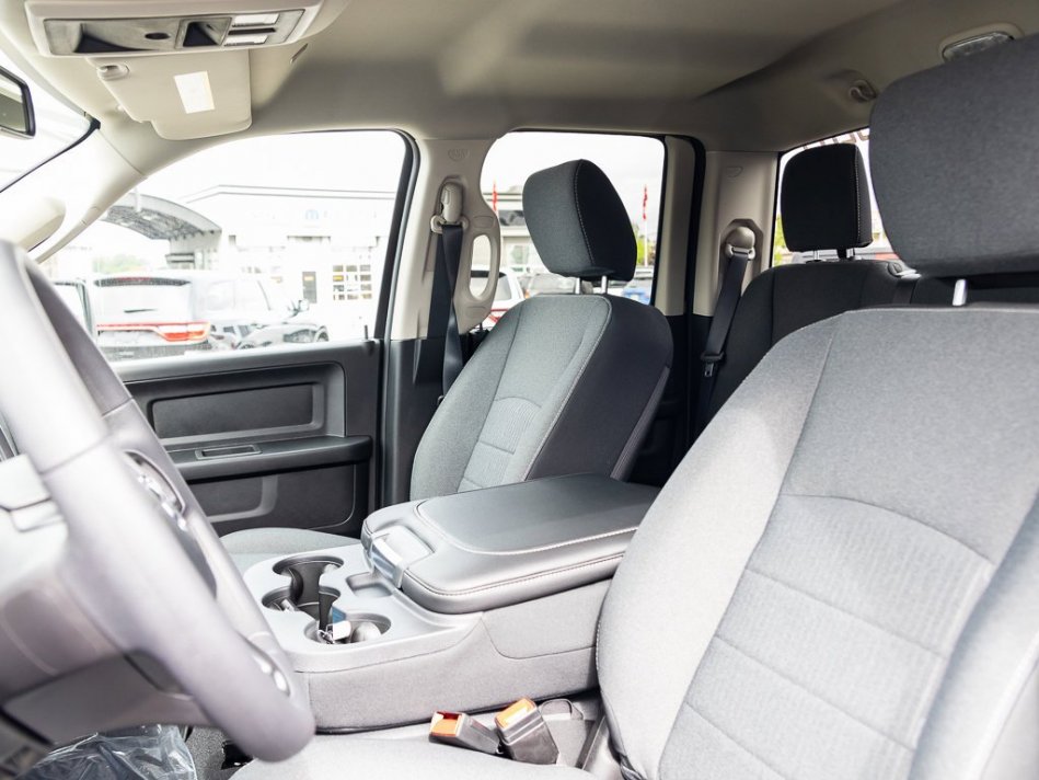 RAM 1500 Classic Night Edition 1C6RR7FG2NS174701 105803