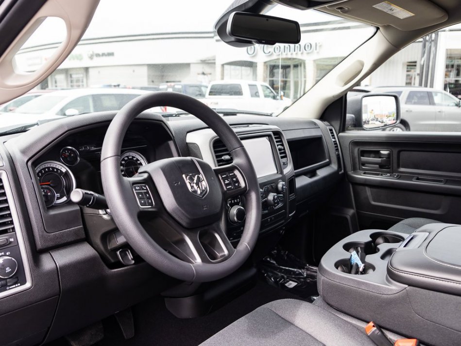 RAM 1500 Classic Night Edition 1C6RR7FG2NS174701 105804