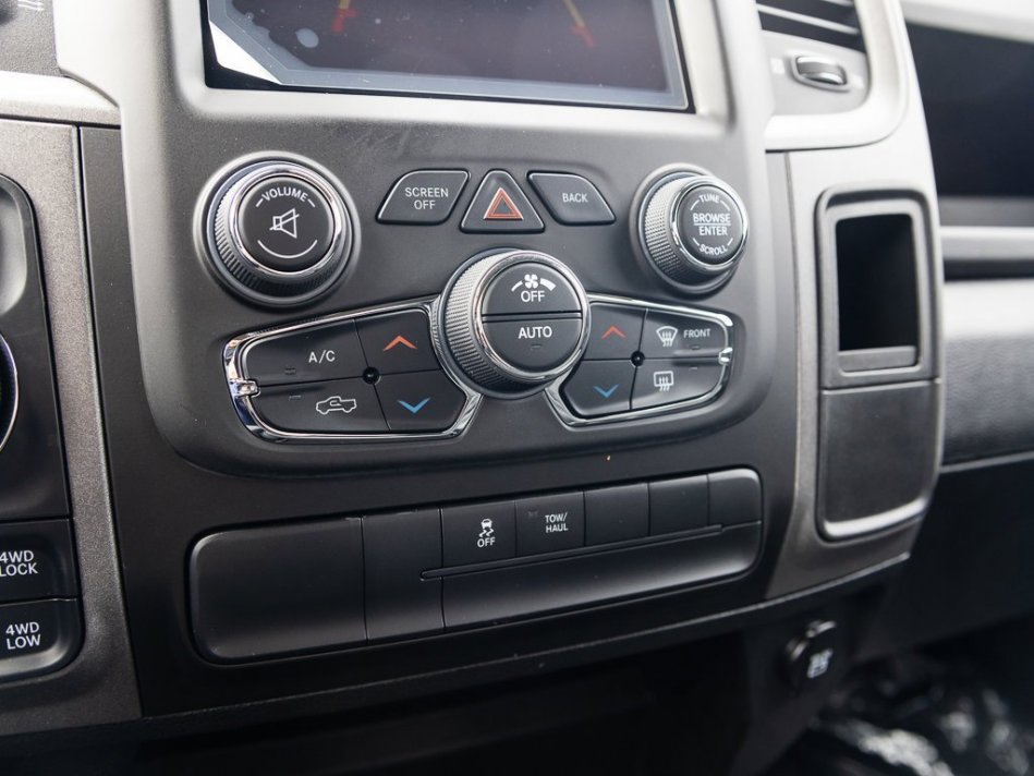 RAM 1500 Classic Night Edition 1C6RR7FG2NS174701 105806