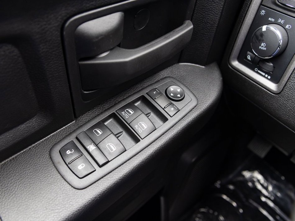 RAM 1500 Classic Night Edition 1C6RR7FG2NS174701 105809