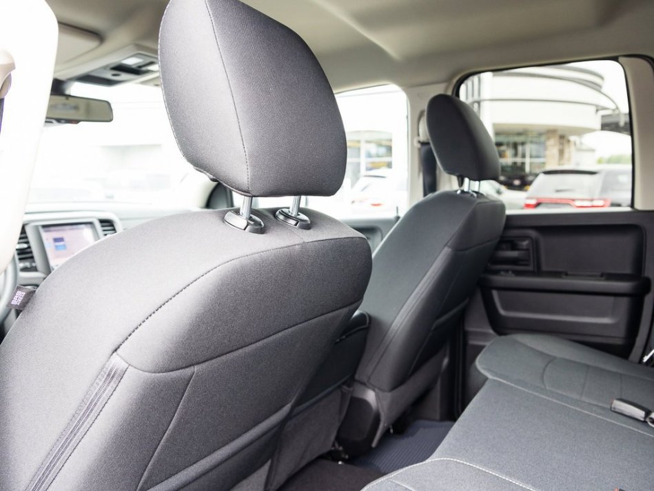 RAM 1500 Classic Night Edition 1C6RR7FG2NS174701 105811