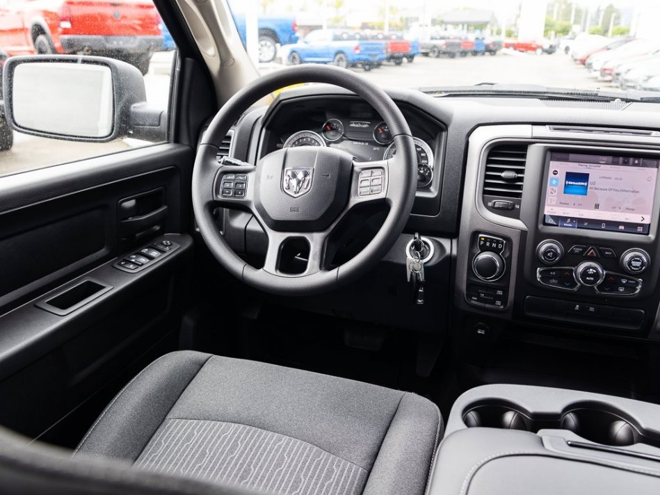 RAM 1500 Classic Night Edition 1C6RR7FG2NS174701 105813