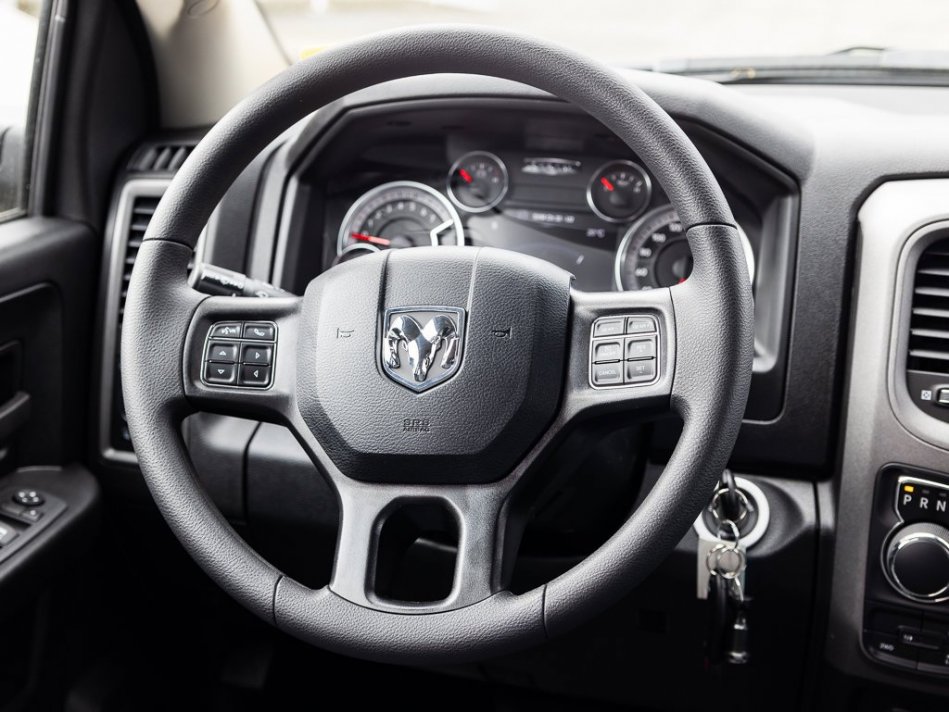 RAM 1500 Classic Night Edition 1C6RR7FG2NS174701 105814