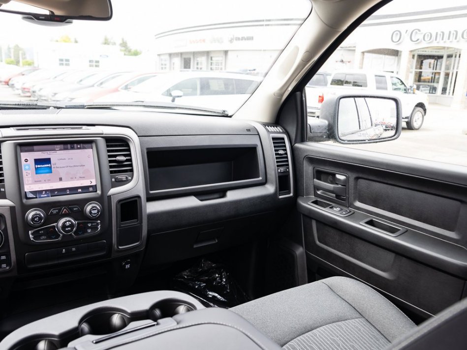 RAM 1500 Classic Night Edition 1C6RR7FG2NS174701 105815