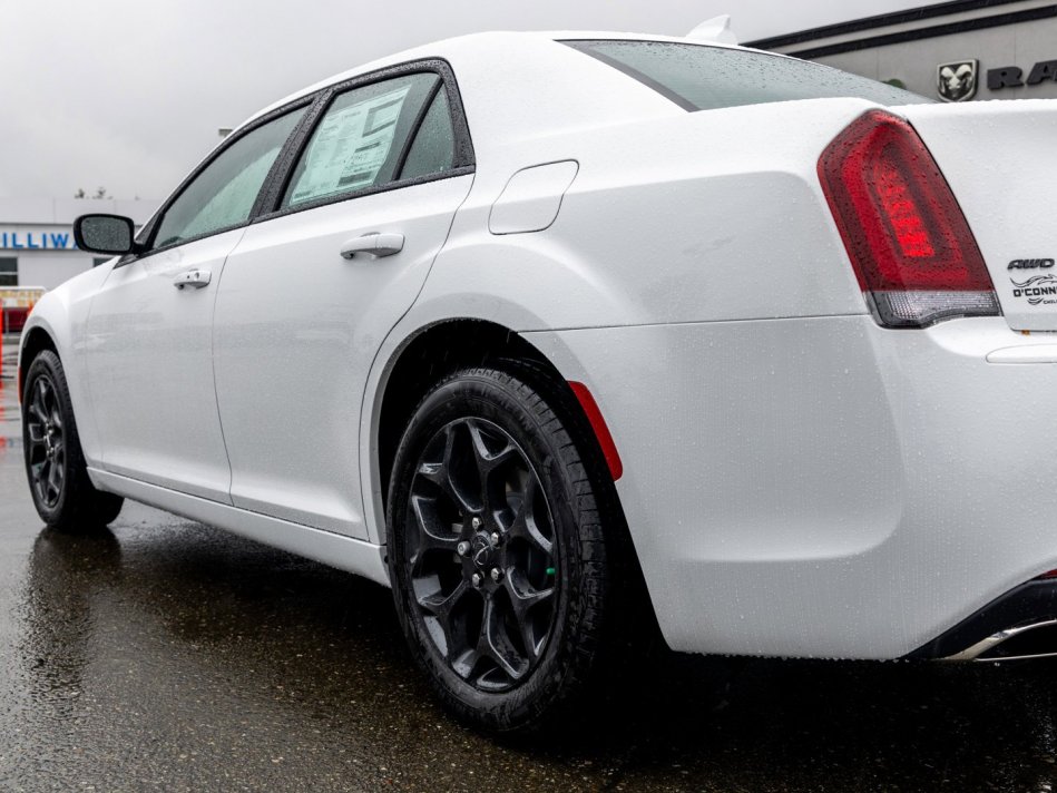 CHRYSLER 300 Touring 2C3CCARG7NH134649 104669