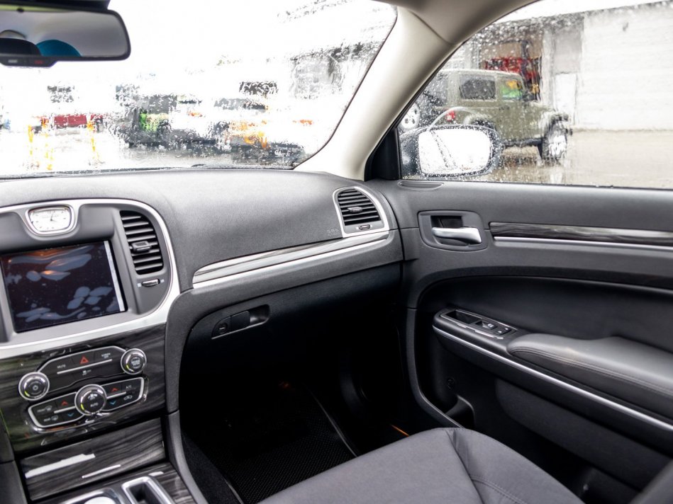 CHRYSLER 300 Touring 2C3CCARG7NH134649 104676