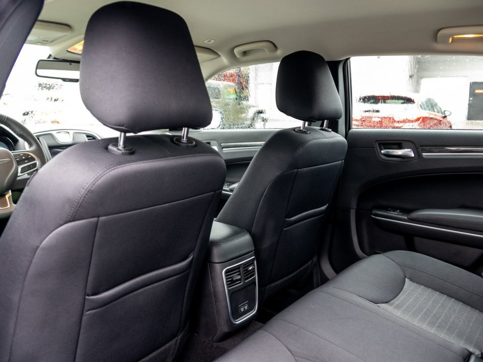 CHRYSLER 300 Touring 2C3CCARG7NH134649 104684