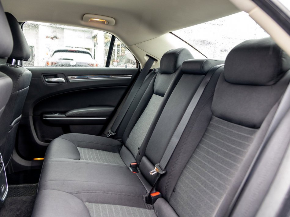 CHRYSLER 300 Touring 2C3CCARG7NH134649 104685