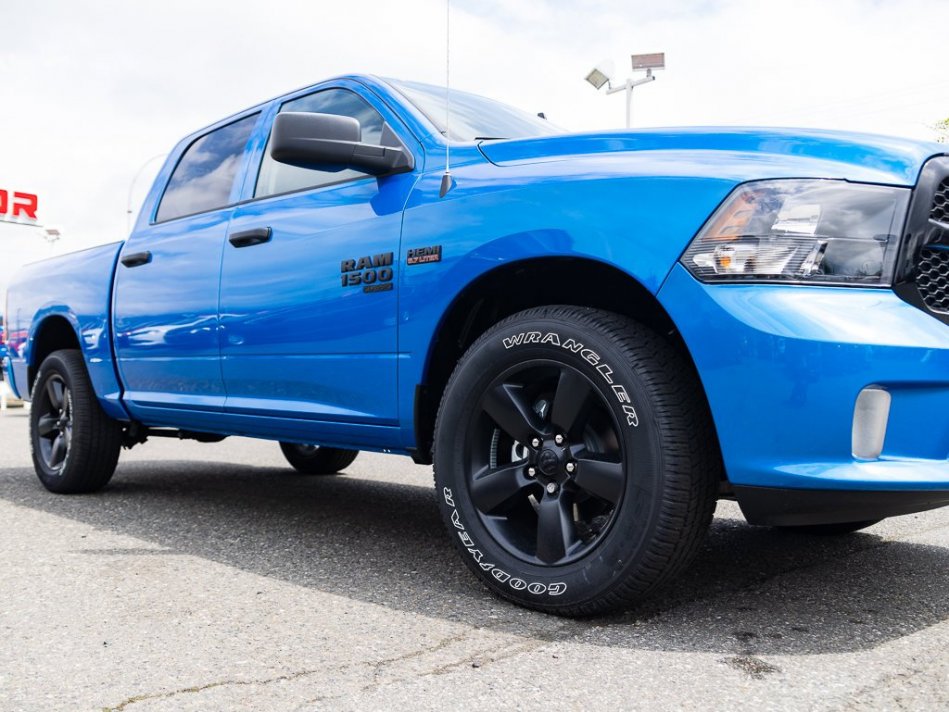 RAM 1500 Classic Night Edition 3C6RR7KT6NG258515 105271