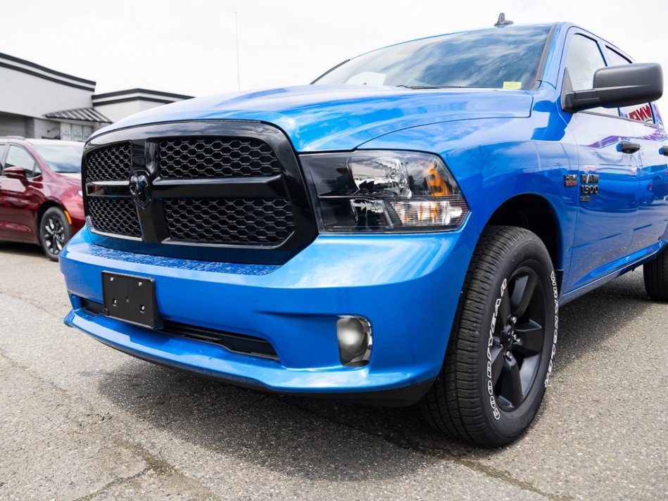 RAM 1500 Classic Night Edition 3C6RR7KT6NG258515 105272