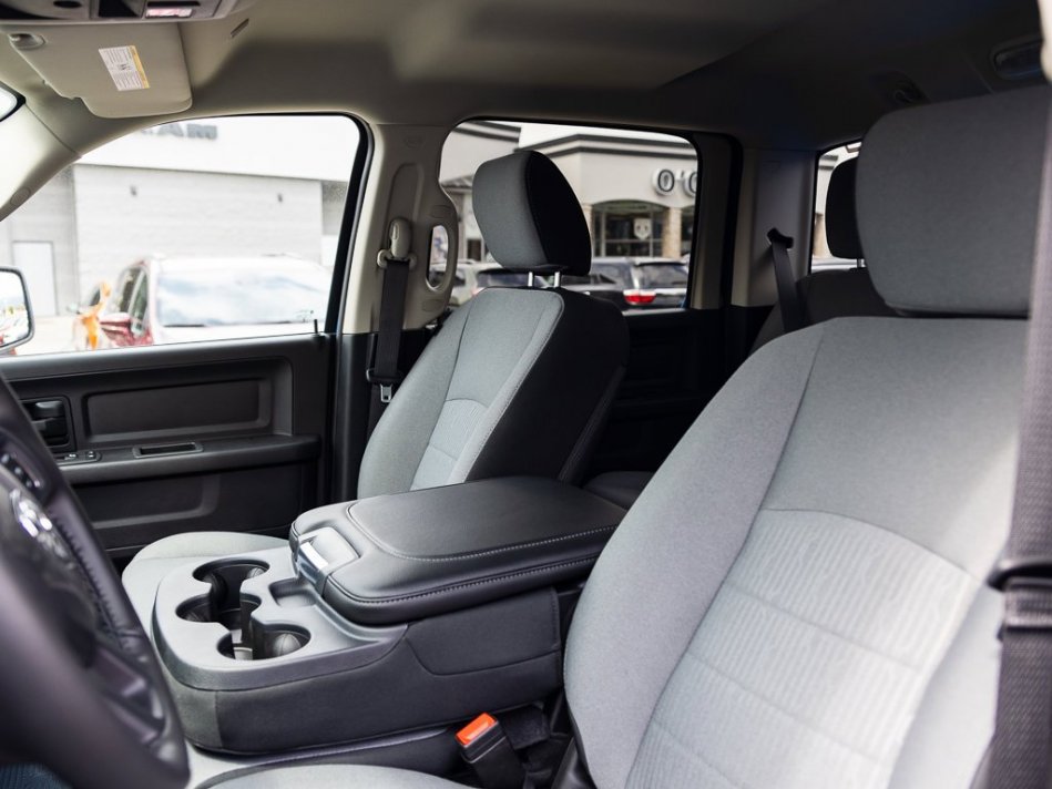 RAM 1500 Classic Night Edition 3C6RR7KT6NG258515 105273