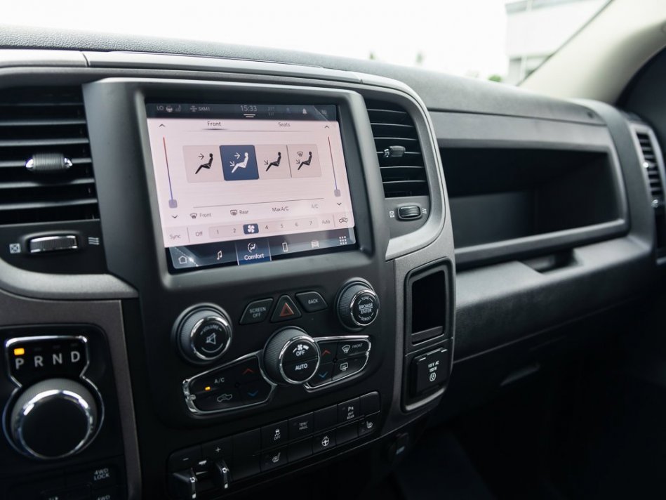 RAM 1500 Classic Night Edition 3C6RR7KT6NG258515 105275