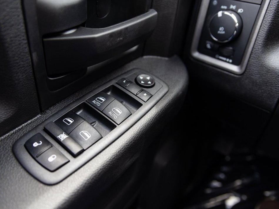 RAM 1500 Classic Night Edition 3C6RR7KT6NG258515 105278