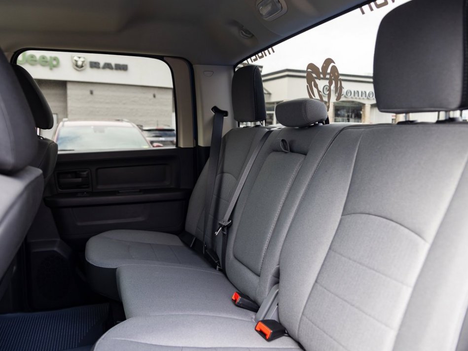 RAM 1500 Classic Night Edition 3C6RR7KT6NG258515 105280