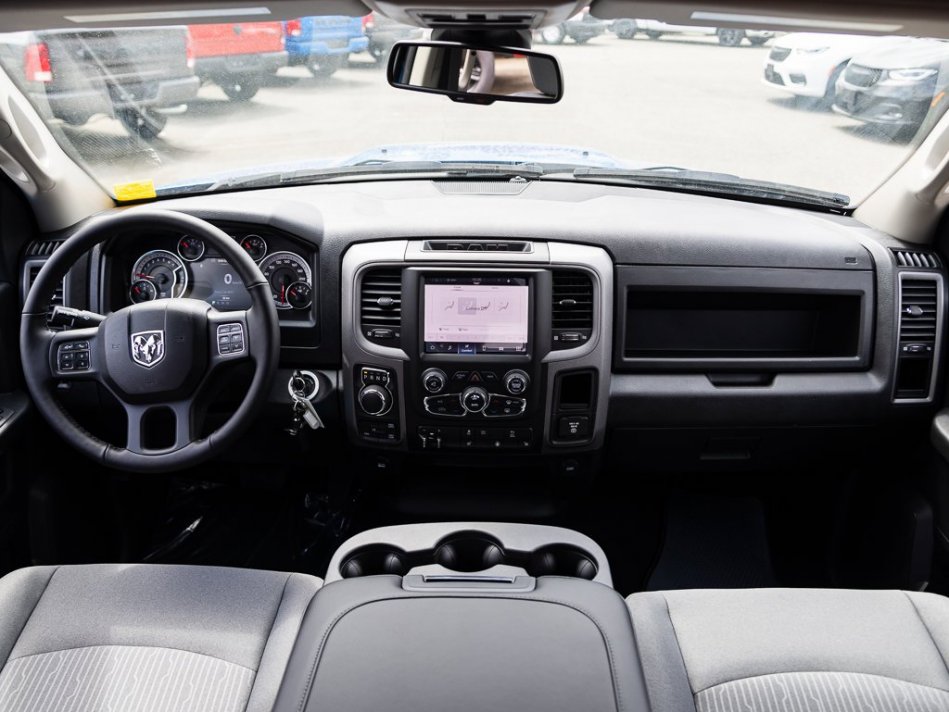 RAM 1500 Classic Night Edition 3C6RR7KT6NG258515 105282