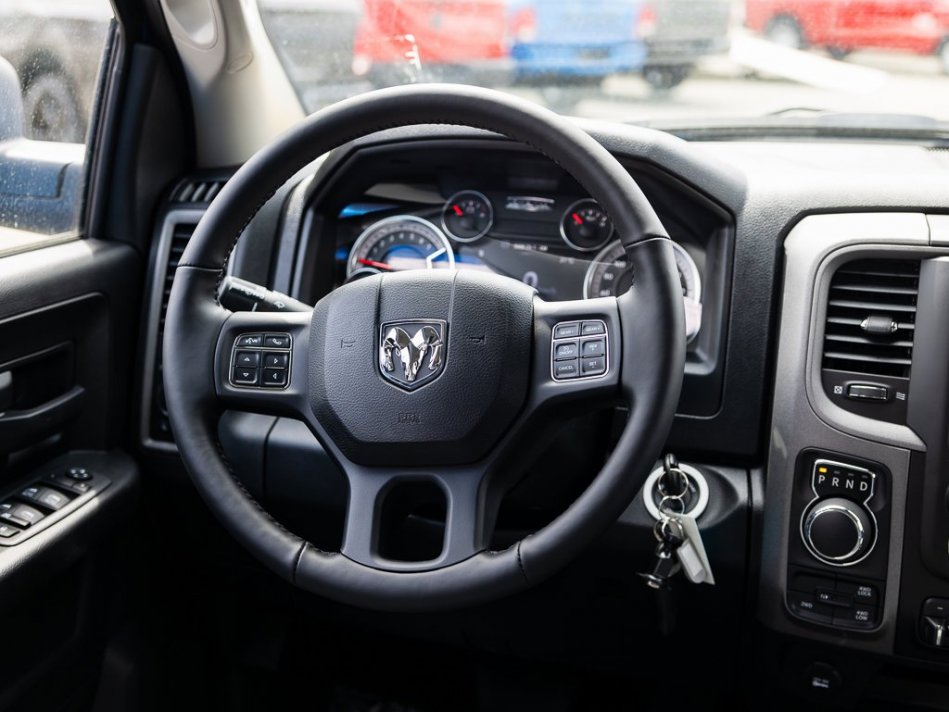 RAM 1500 Classic Night Edition 3C6RR7KT6NG258515 105284