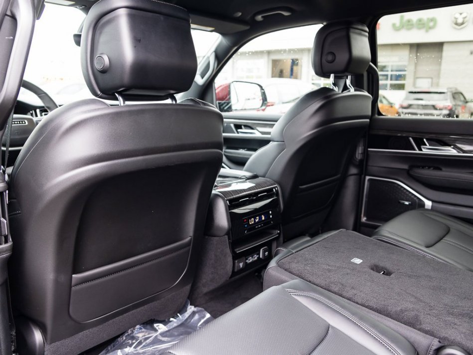 WAGONEER Series III Series III 1C4SJVDT0NS165985 105713