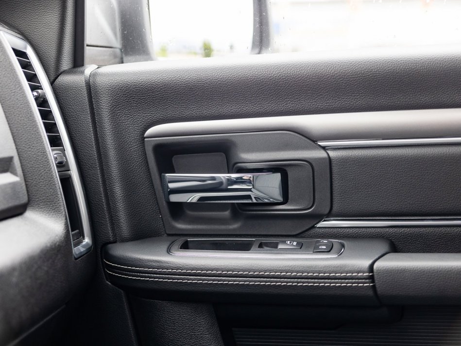 RAM 1500 Classic Warlock 1C6RR7LT4NS189539 106402