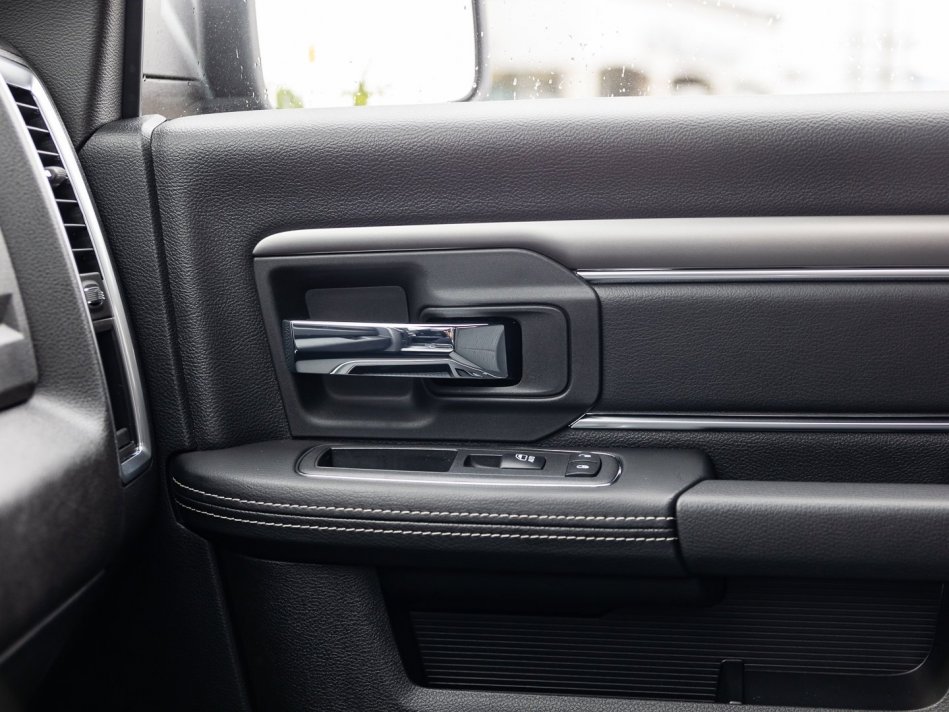 RAM 1500 Classic Warlock 1C6RR7LTXNS186810 106351