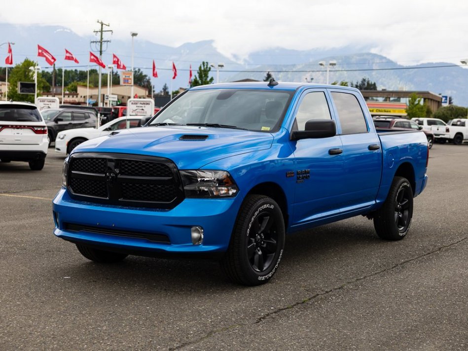 RAM 1500 Classic Night Edition 3C6RR7KT6NG284757 105750