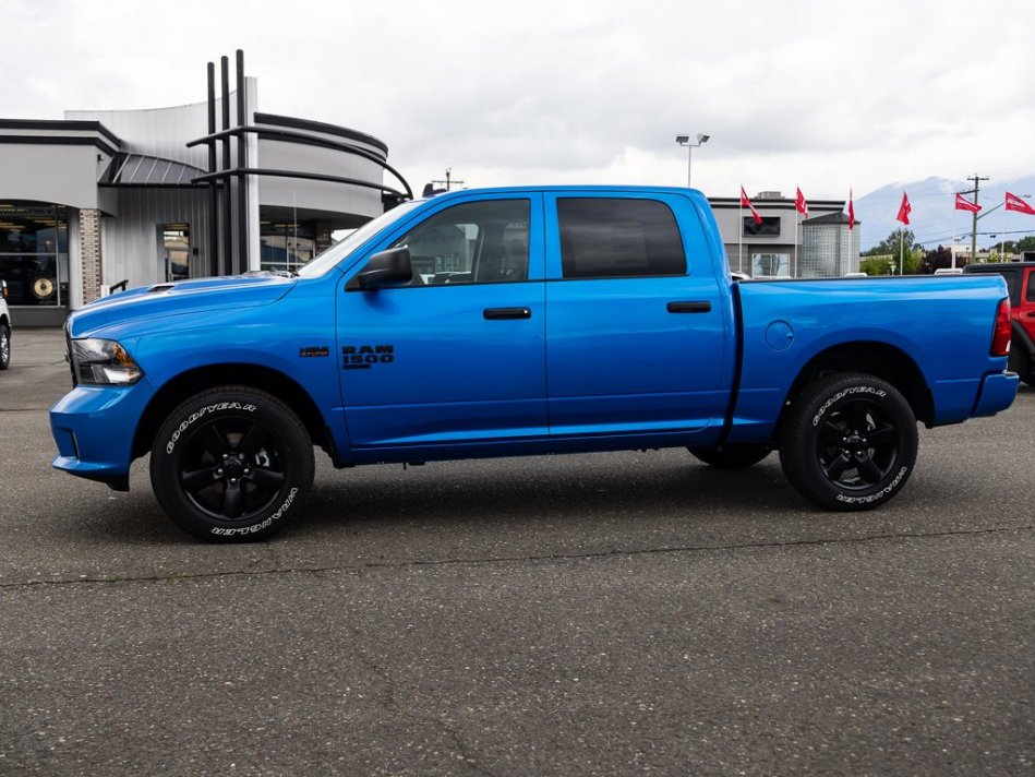RAM 1500 Classic Night Edition 3C6RR7KT6NG284757 105751