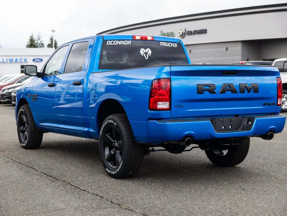 RAM 1500 Classic Night Edition 3C6RR7KT6NG284757 105752