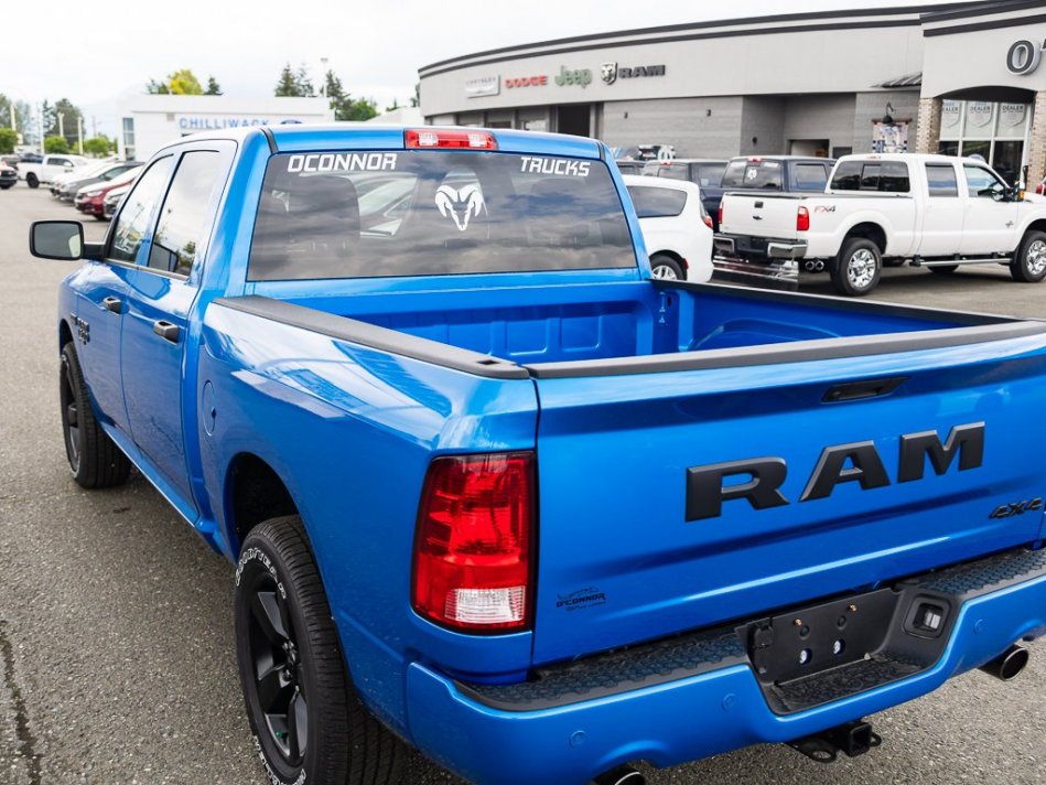 RAM 1500 Classic Night Edition 3C6RR7KT6NG284757 105755