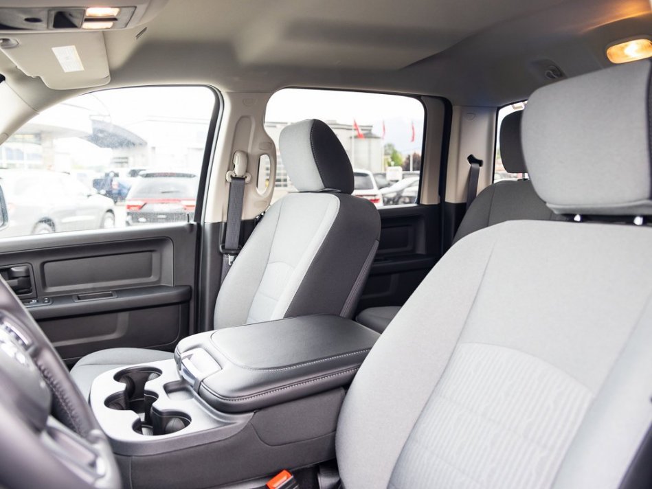 RAM 1500 Classic Night Edition 3C6RR7KT6NG284757 105758